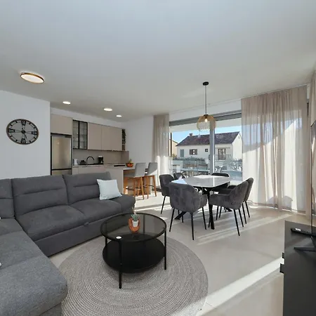Oliver 2br With Parking Place Апартаменти