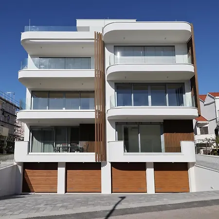 Апартаменти Oliver 2br With Parking Place *