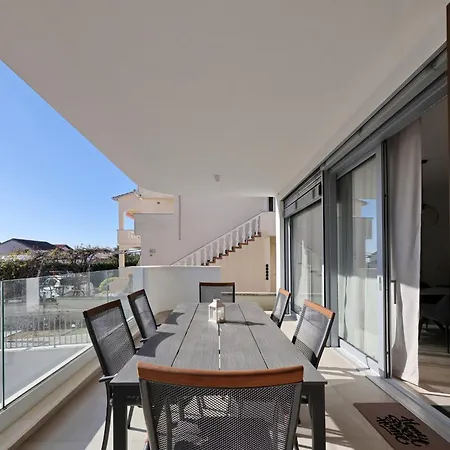 Апартаменти Oliver 2br With Parking Place *
