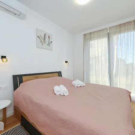 Апартаменти Oliver 2br With Parking Place *