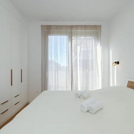 Апартаменти Oliver 2br With Parking Place