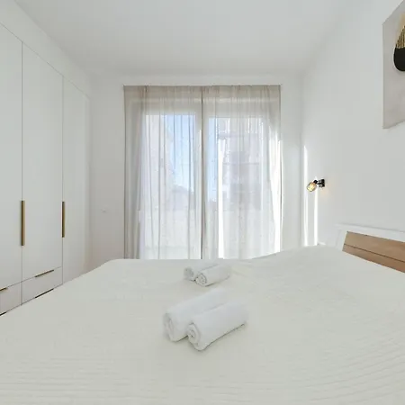 Oliver 2br With Parking Place * Задар