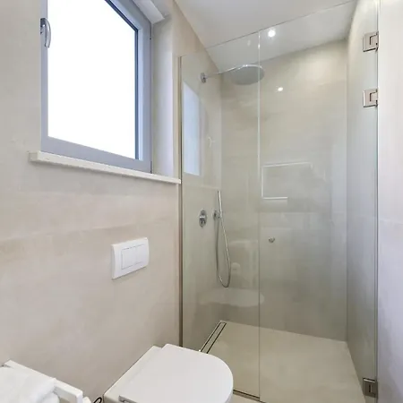 Oliver 2br With Parking Place