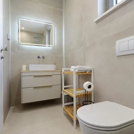 Апартаменти Oliver 2br With Parking Place Задар