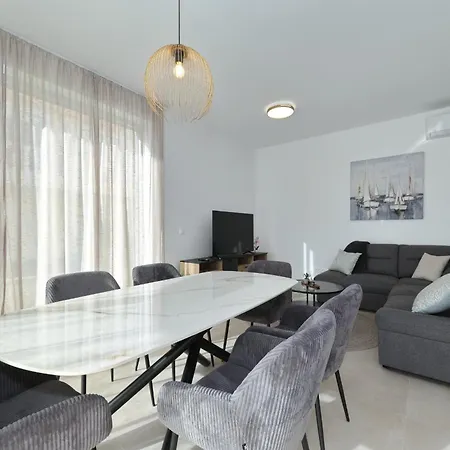 Апартаменти Oliver 2br With Parking Place *