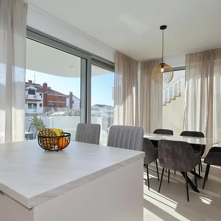 Апартаменти Oliver 2br With Parking Place *