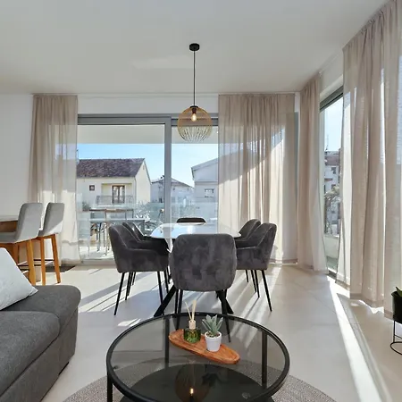 Oliver 2br With Parking Place * Задар