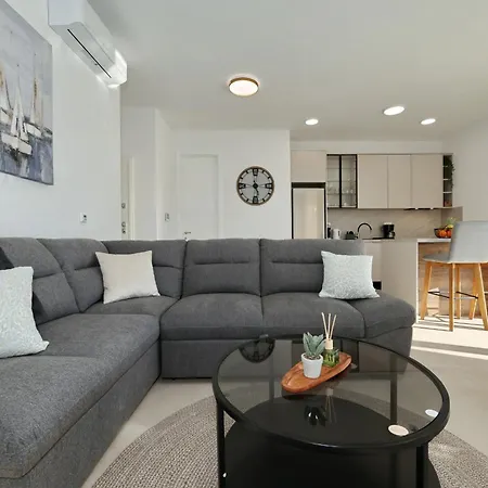 Oliver 2br With Parking Place Апартаменти Задар