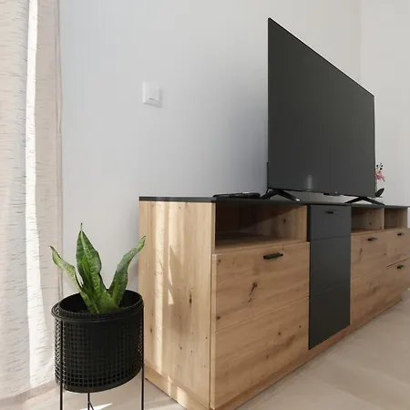 Oliver 2br With Parking Place
