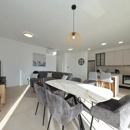 Oliver 2br With Parking Place Апартаменти