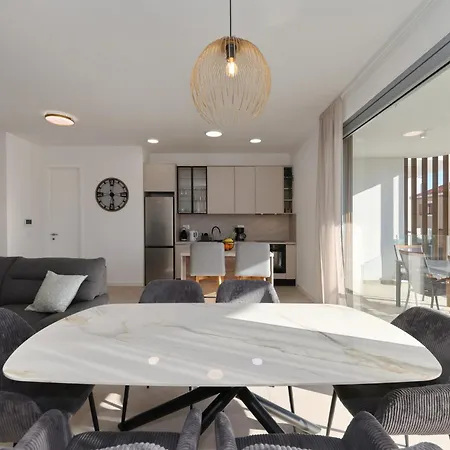 Oliver 2br With Parking Place * Задар