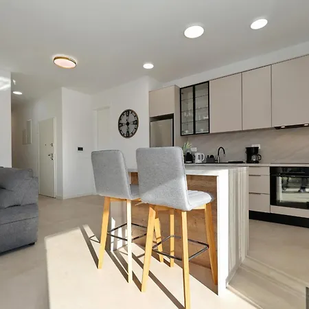 Апартаменти Oliver 2br With Parking Place *