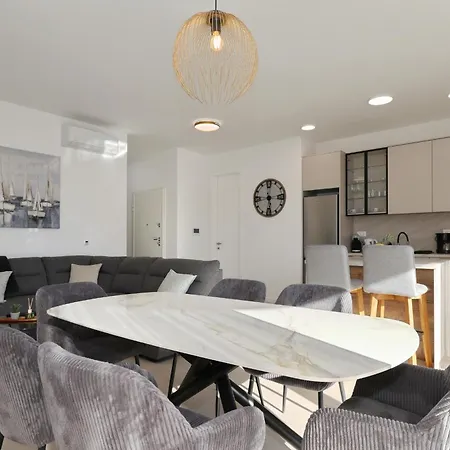 Апартаменти Oliver 2br With Parking Place *