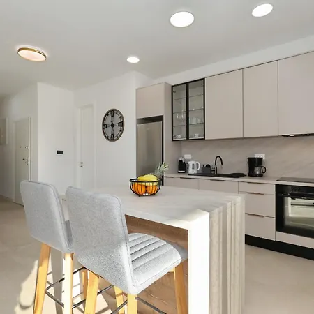 Oliver 2br With Parking Place *